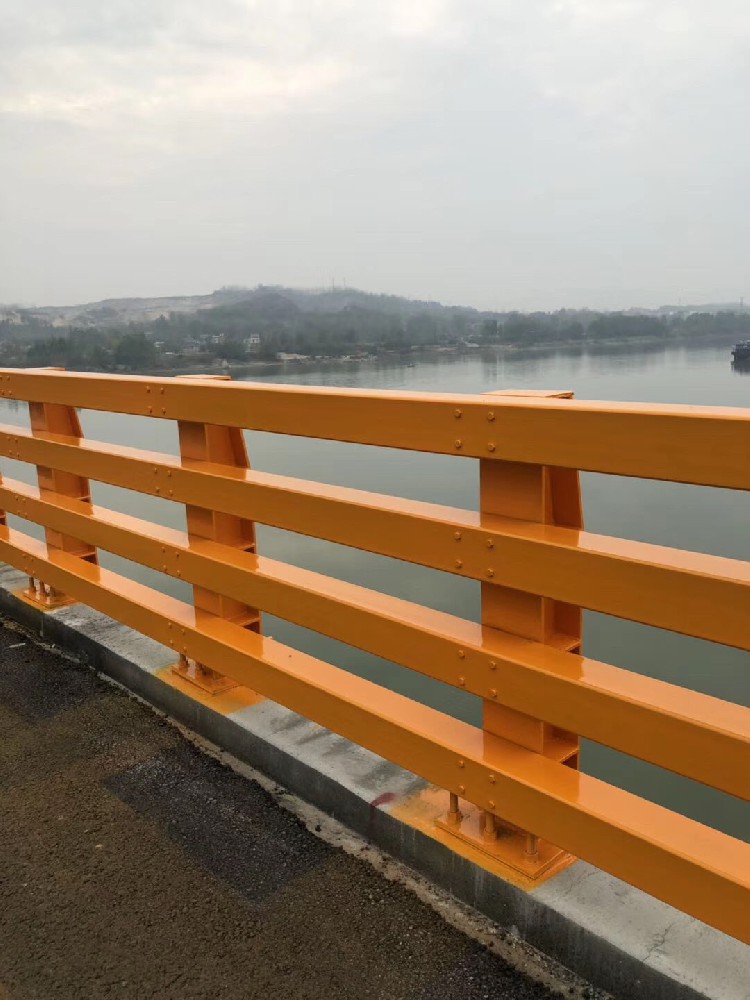 欄桿刷新維護的理想選擇：醇酸面漆的性能與應用優勢