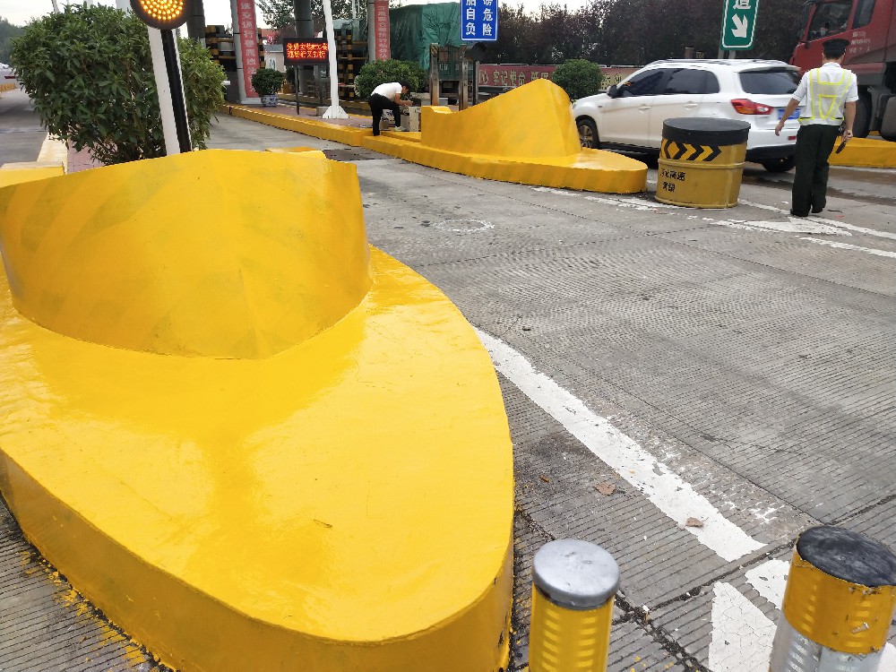 高速公路護欄維護的優(yōu)選：醇酸防銹漆的領航者