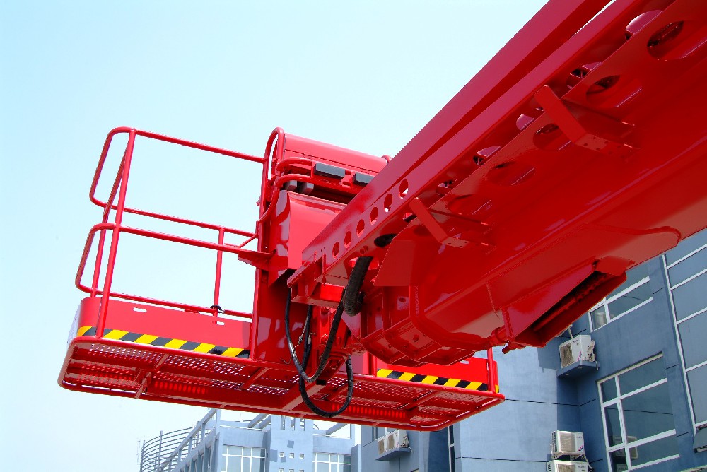 應急救援車輛的煥新守護者：晨虹醇酸外用磁漆，助力緊急使命